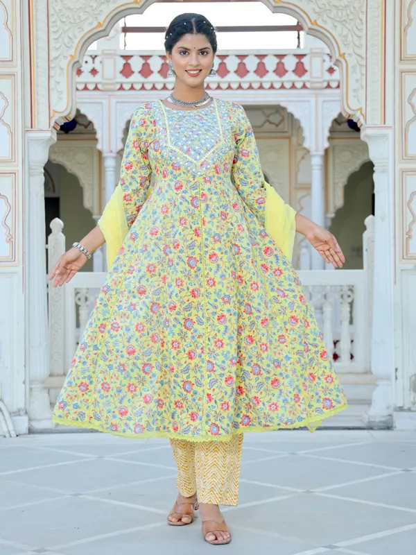 Printed light yellow kurti set in cotton