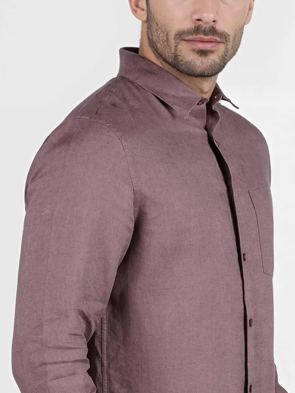 CELIO solid brown cutaway collar shirt