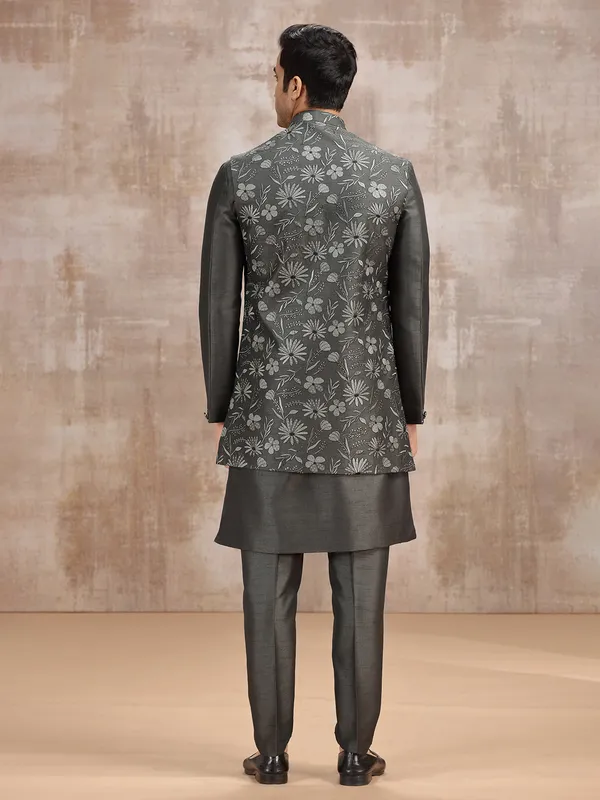 Charcoal grey silk waistcoat set with embroidery