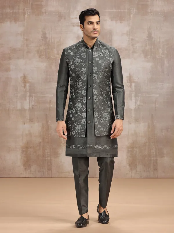 Charcoal grey silk waistcoat set with embroidery