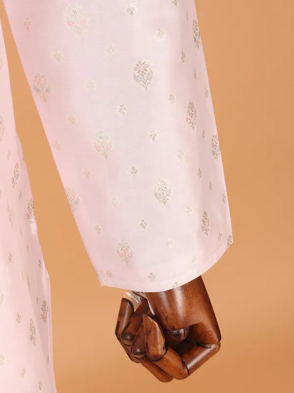 Charming light pink silk kurta suit