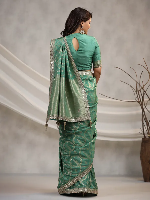 Chic green shaded silk saree