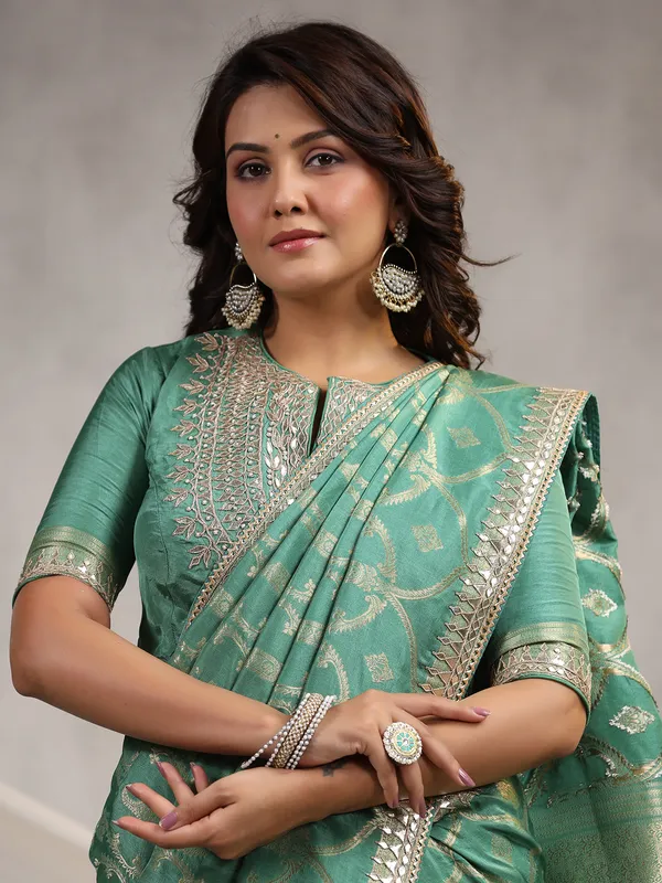 Chic green shaded silk saree