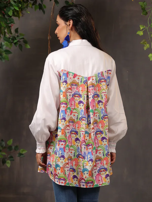Chic white cotton top with print