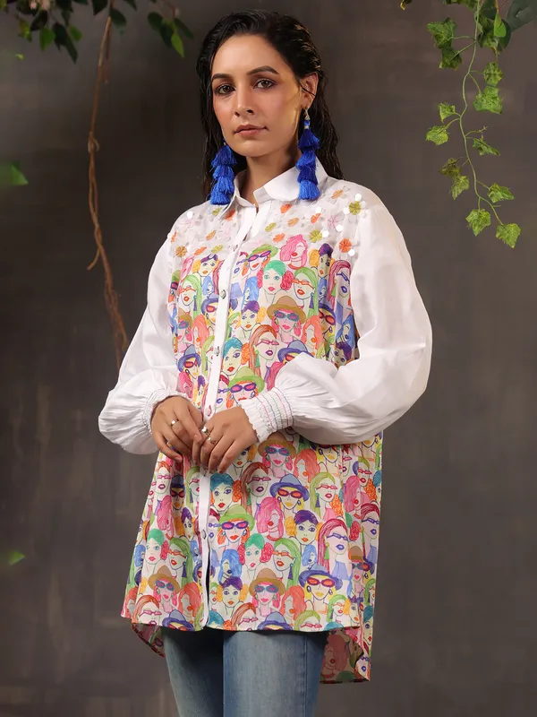 Chic white cotton top with print