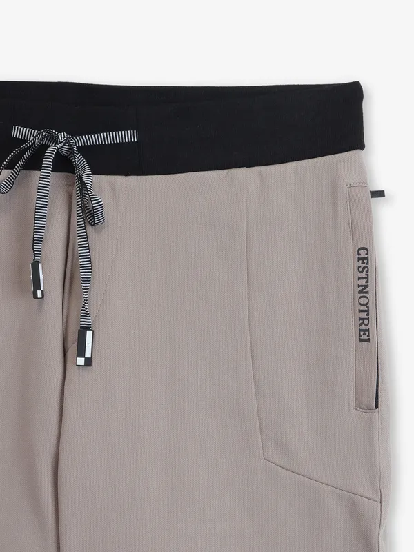 CHOPSTICK light brown slim fit cotton shorts