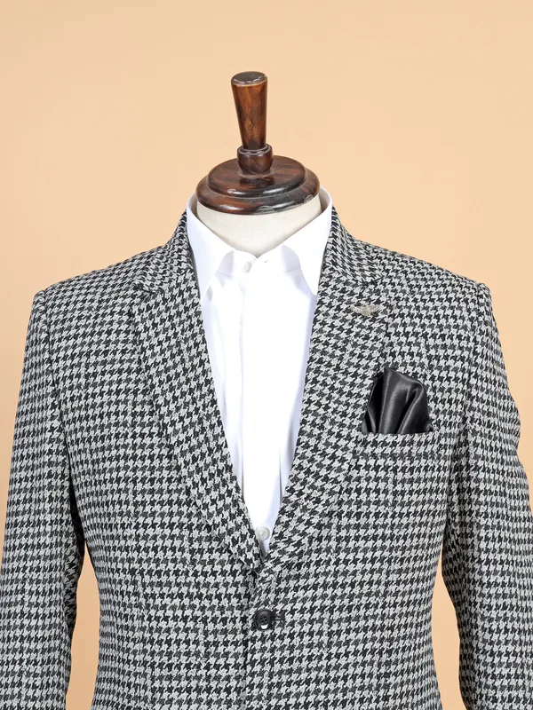Classic white and black texture blazer