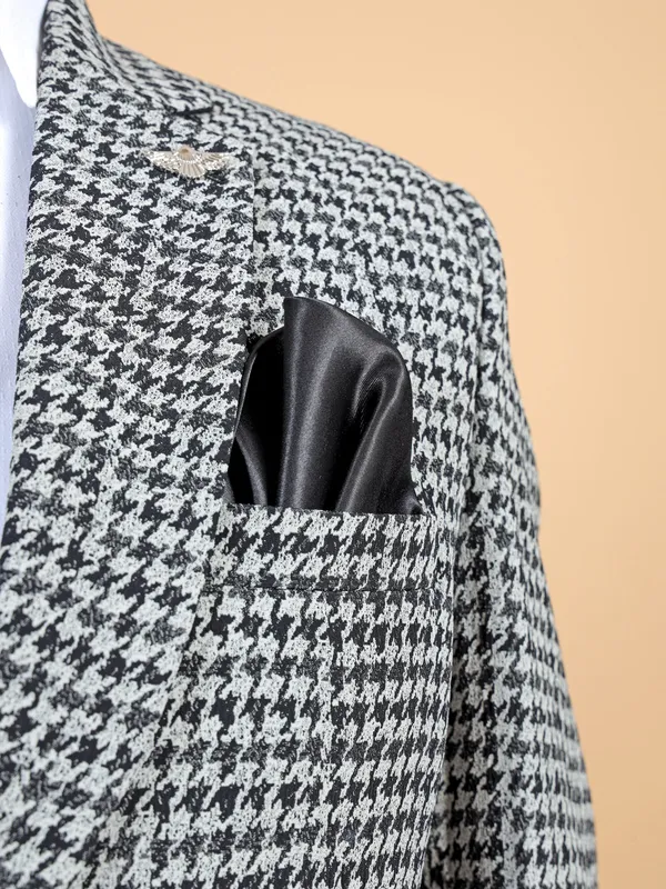Classic white and black texture blazer