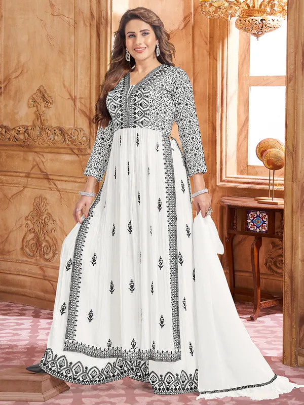 Classic white georgette palazzo suit