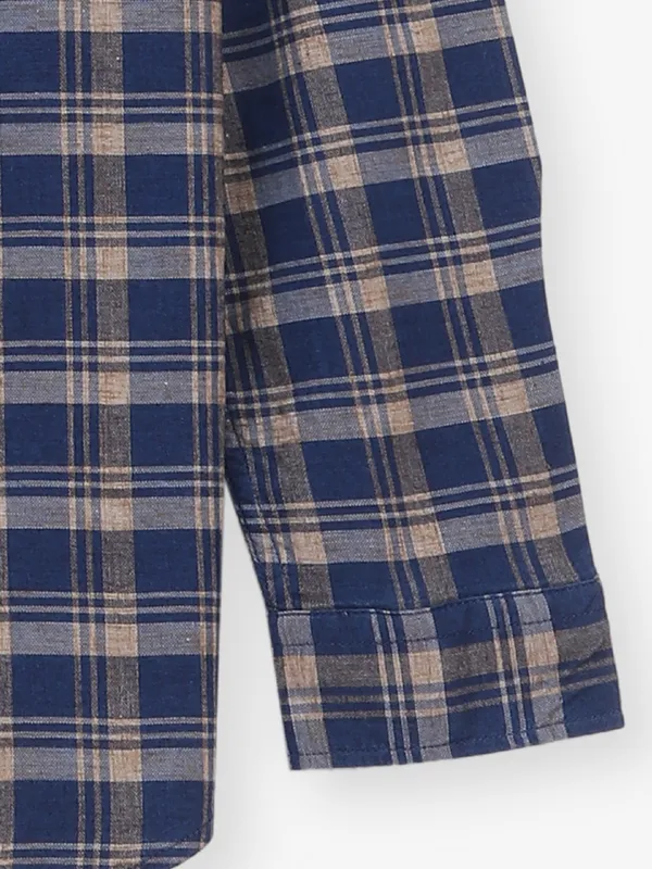 Cool navy casual shirt with checks from VAN HUESEN