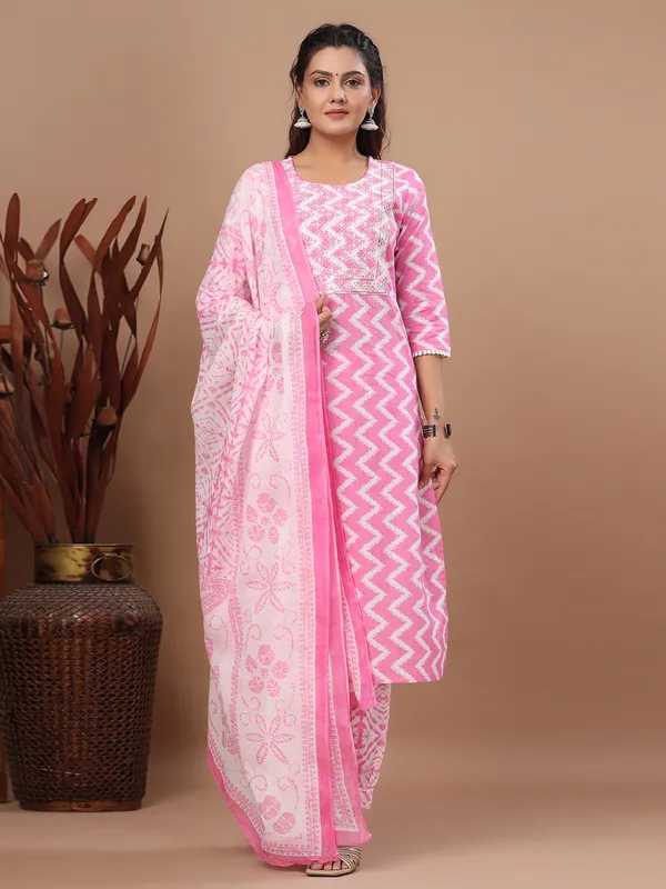 Cotton printed pink kurti set for casual