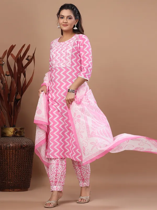 Cotton printed pink kurti set for casual