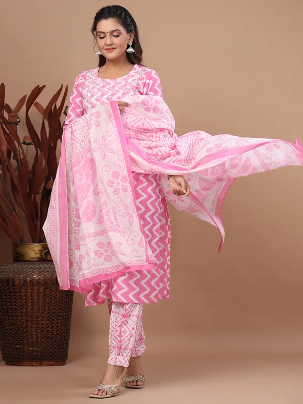 Cotton printed pink kurti set for casual
