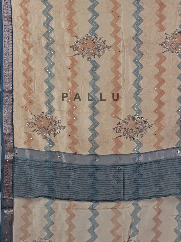 Cream and grey cotton silk zigzag detailing saree