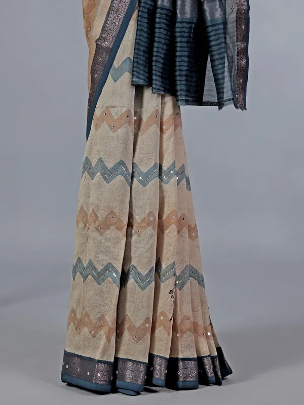 Cream and grey cotton silk zigzag detailing saree