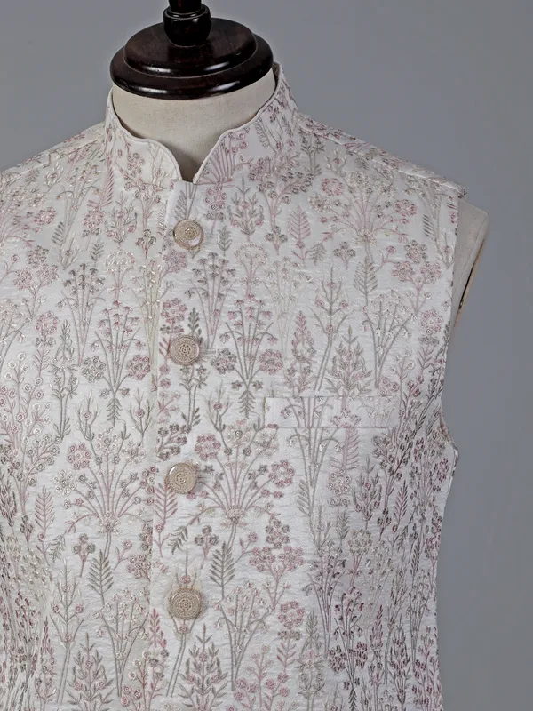 Cream cotton silk waistcoat with embroidered detaling