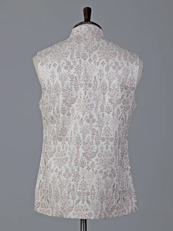 Cream cotton silk waistcoat with embroidered detaling