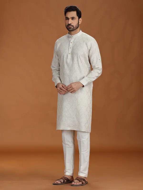 Cream embroidered kurta set with linen fabric