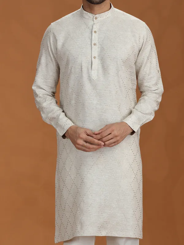 Cream embroidered kurta set with linen fabric