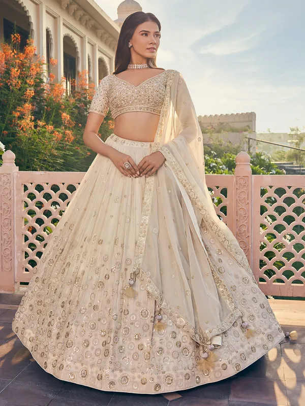 Cream lehenga choli with dupatta in georgette