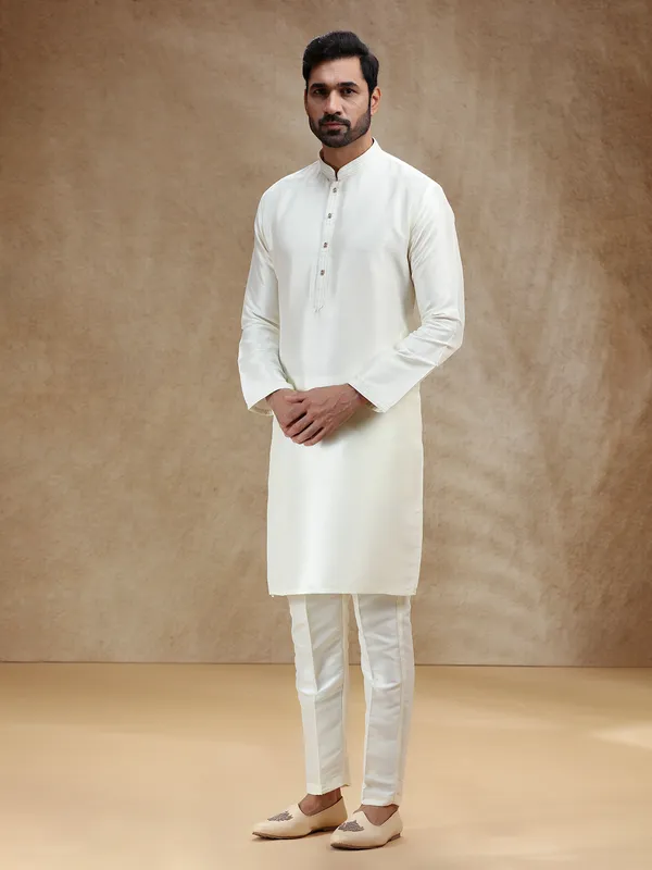 Cream men kurts pajama in cotton silk