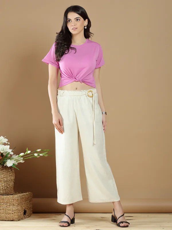 Cream palazzo pant in linen for casual look