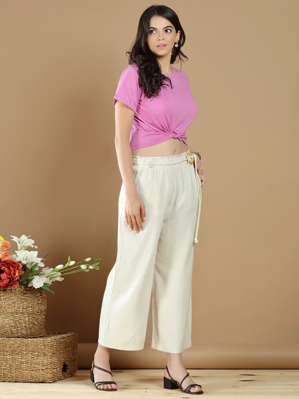 Cream palazzo pant in linen for casual look