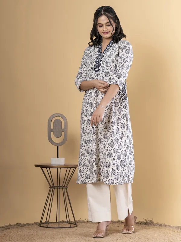Cream printed women kurti set in cotton silk