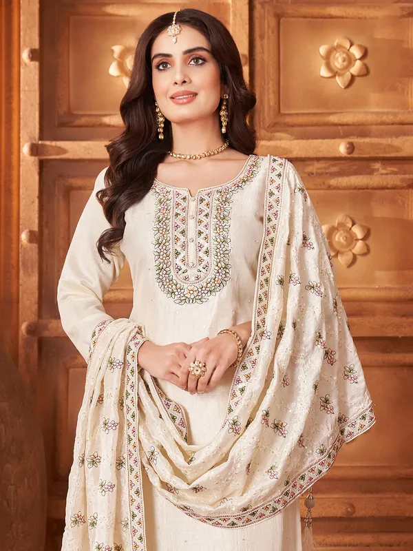 Cream resham worked salwar suit in silk