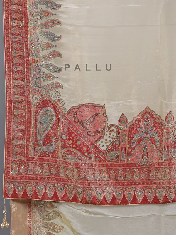 Cream silk saree with lustrous zari craftsmanship