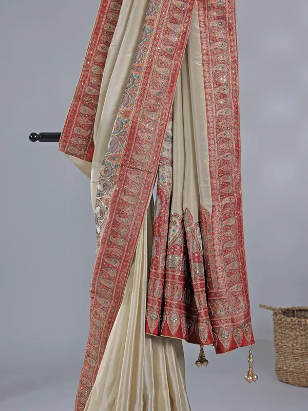 Cream silk saree with lustrous zari craftsmanship