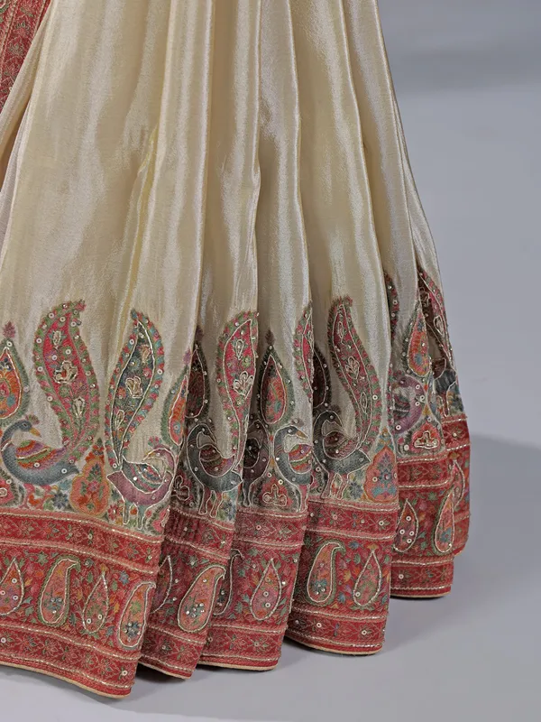 Cream silk saree with lustrous zari craftsmanship
