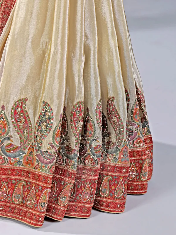 Cream silk saree with lustrous zari craftsmanship