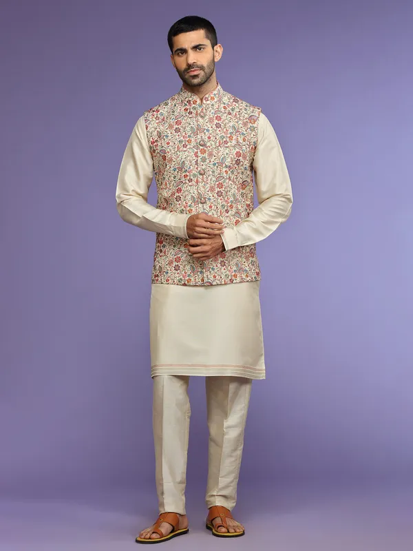 Cream silk waistcoat set with embroidery