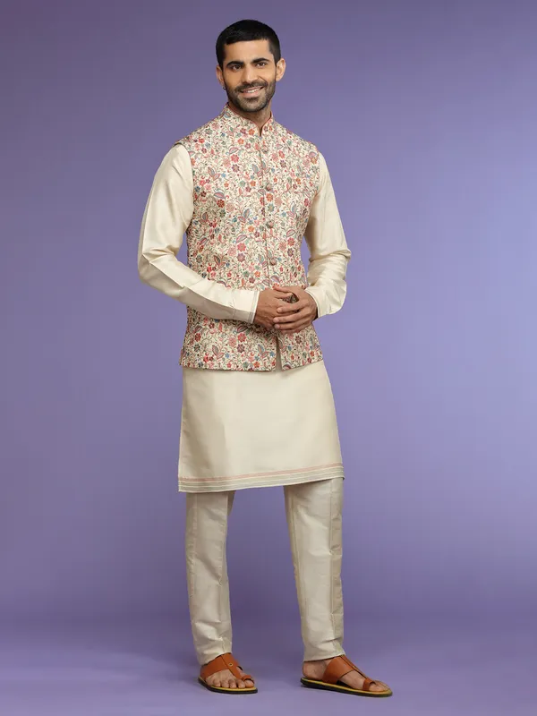 Cream silk waistcoat set with embroidery