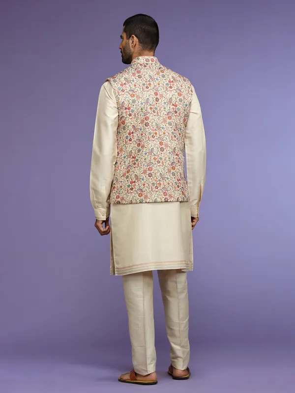 Cream silk waistcoat set with embroidery