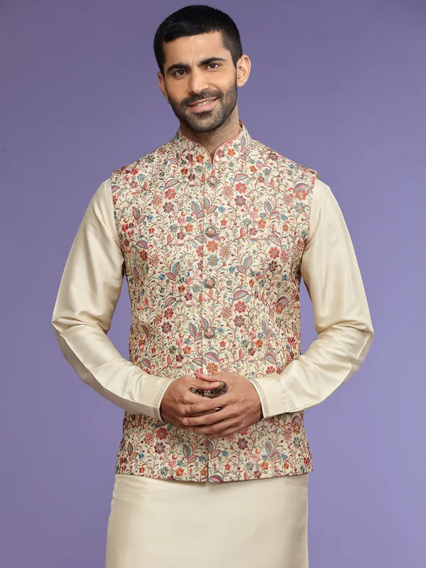 Cream silk waistcoat set with embroidery