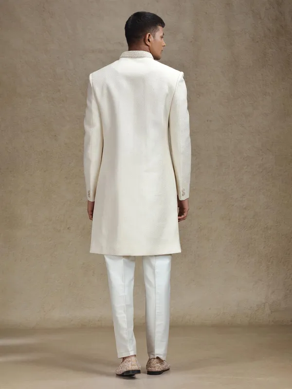 Cream zig zag textured indo western in jute fabric