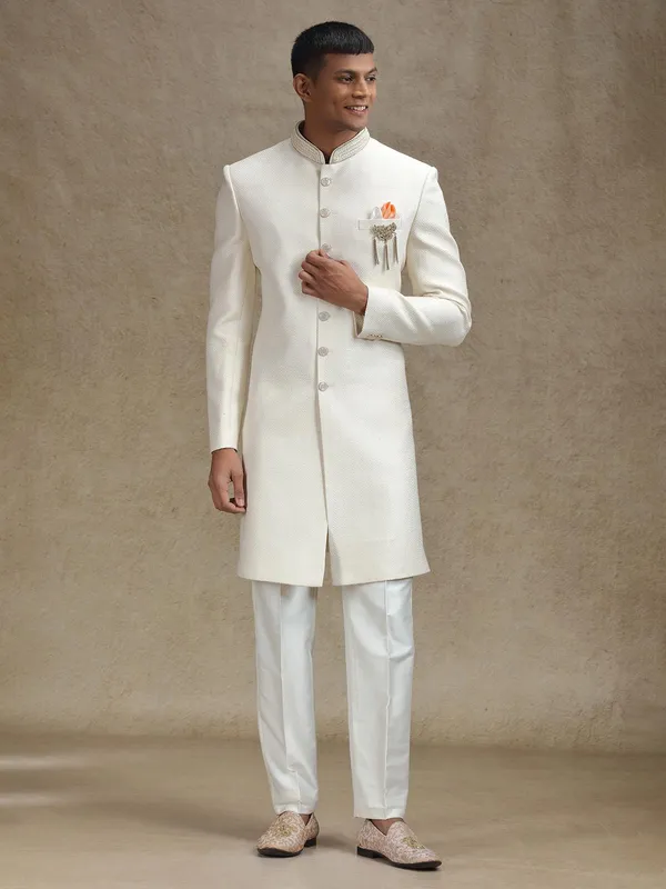 Cream zig zag textured indo western in jute fabric