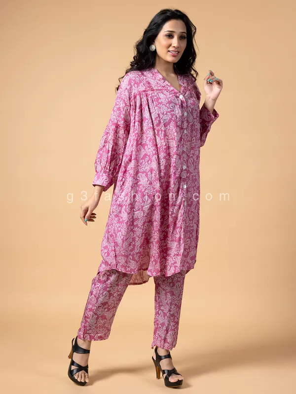 Crepe printed co ord set in pink