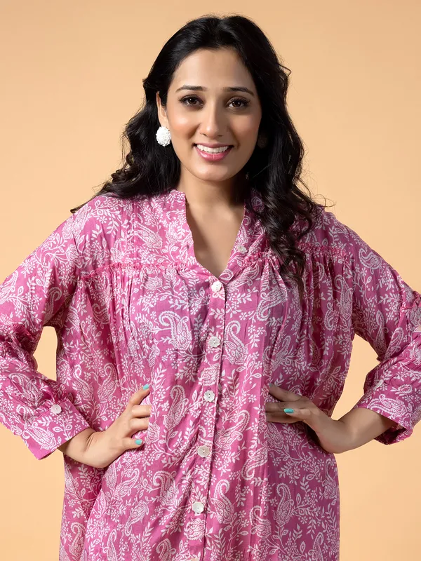 Crepe printed co ord set in pink