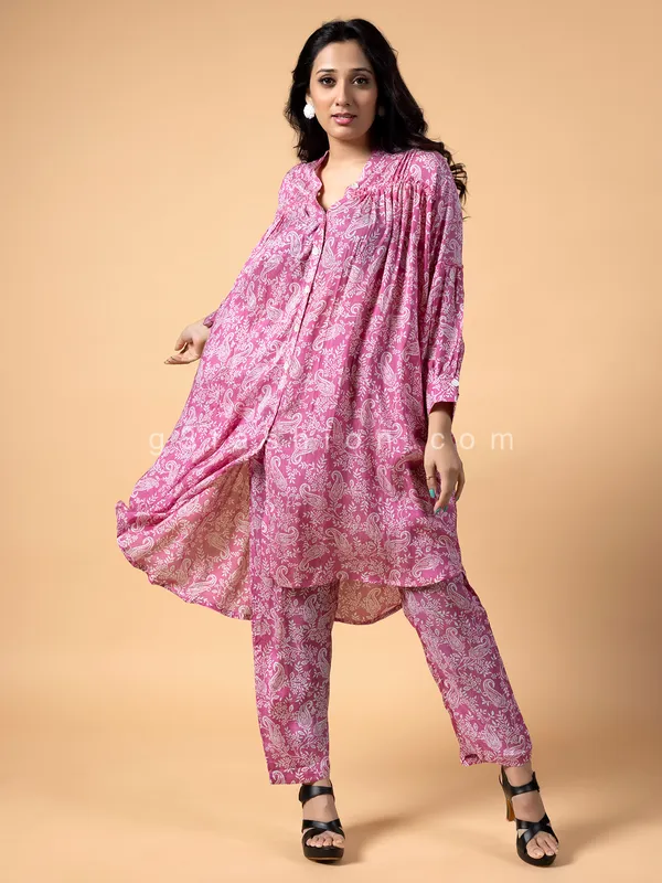 Crepe printed co ord set in pink