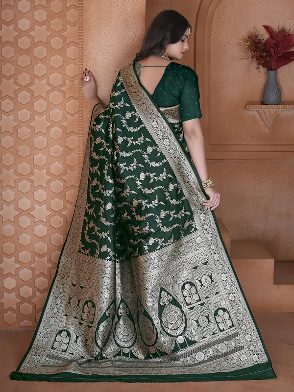 Dark green silk saree for wedding wear