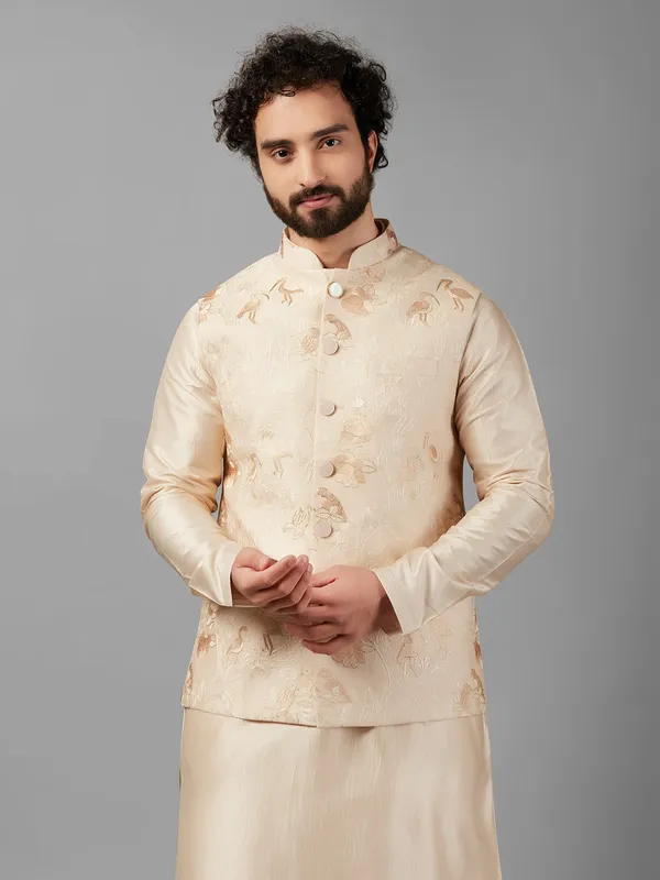 Dashing beige waistcoat set in silk