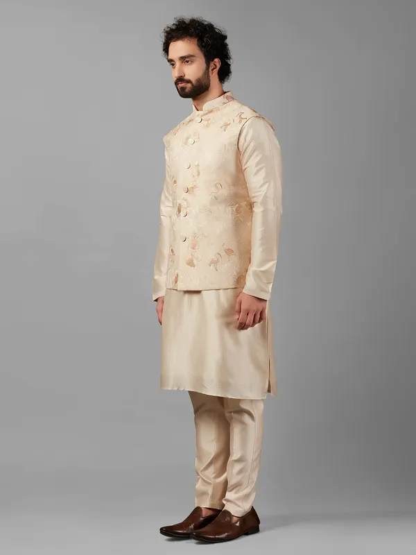 Dashing beige waistcoat set in silk