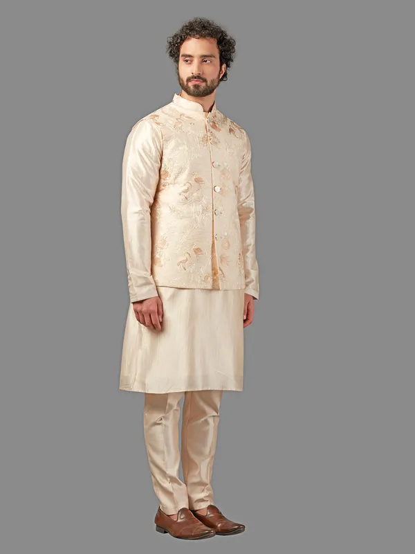 Dashing beige waistcoat set in silk