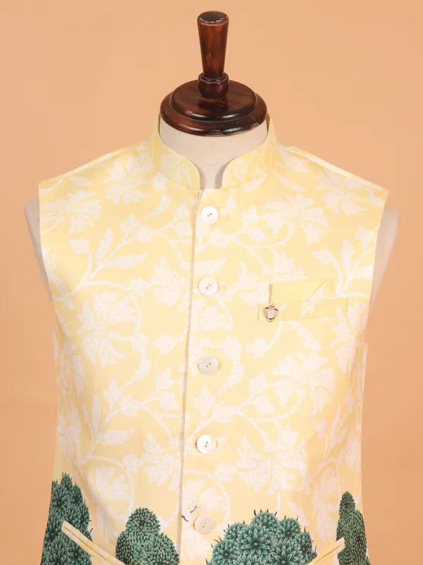 Dashing printed waistcoat in cotton silk for men