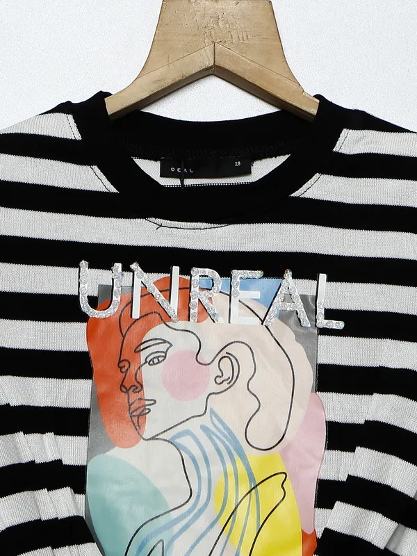 Deal black and white knitted top