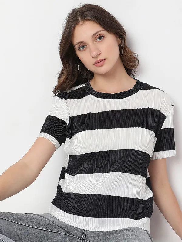 Deal black and white lycra top