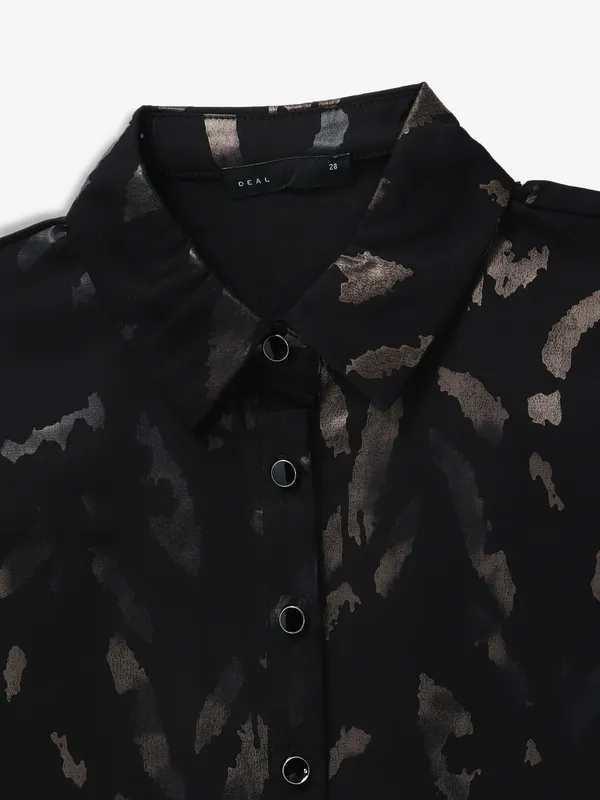 DEAL black cotton printed crop shirt